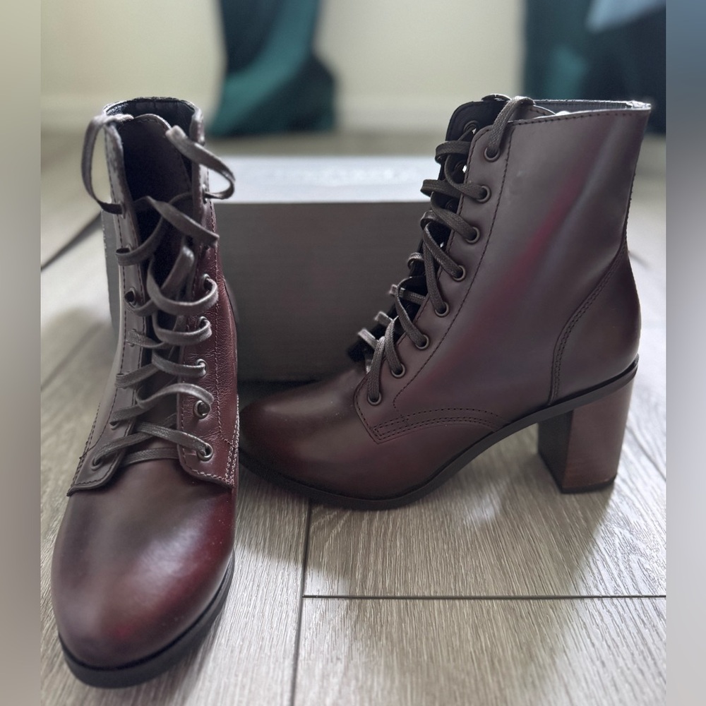 (NEW) Full-Grain Leather Lace-Up Combat Boot w/ Heel (W 8.5)
